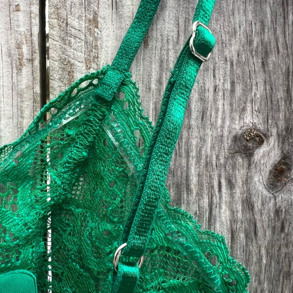 VICTORIAS SECRET Green Triangle Lace Tie Garter Slip Lingerie Women’s Small NWT - Picture 15 of 15